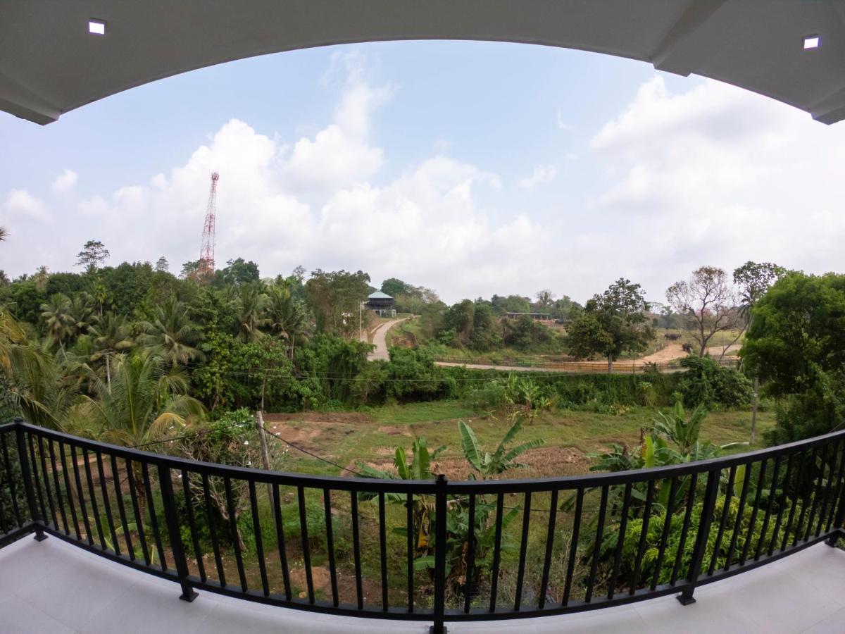 Pinnawala Elephant Front View Hotel Rambukkana Luaran gambar