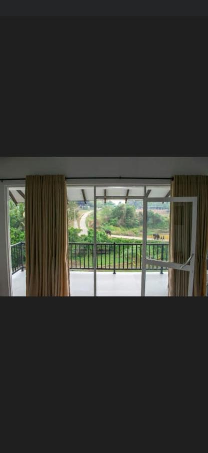 Pinnawala Elephant Front View Hotel Rambukkana Luaran gambar