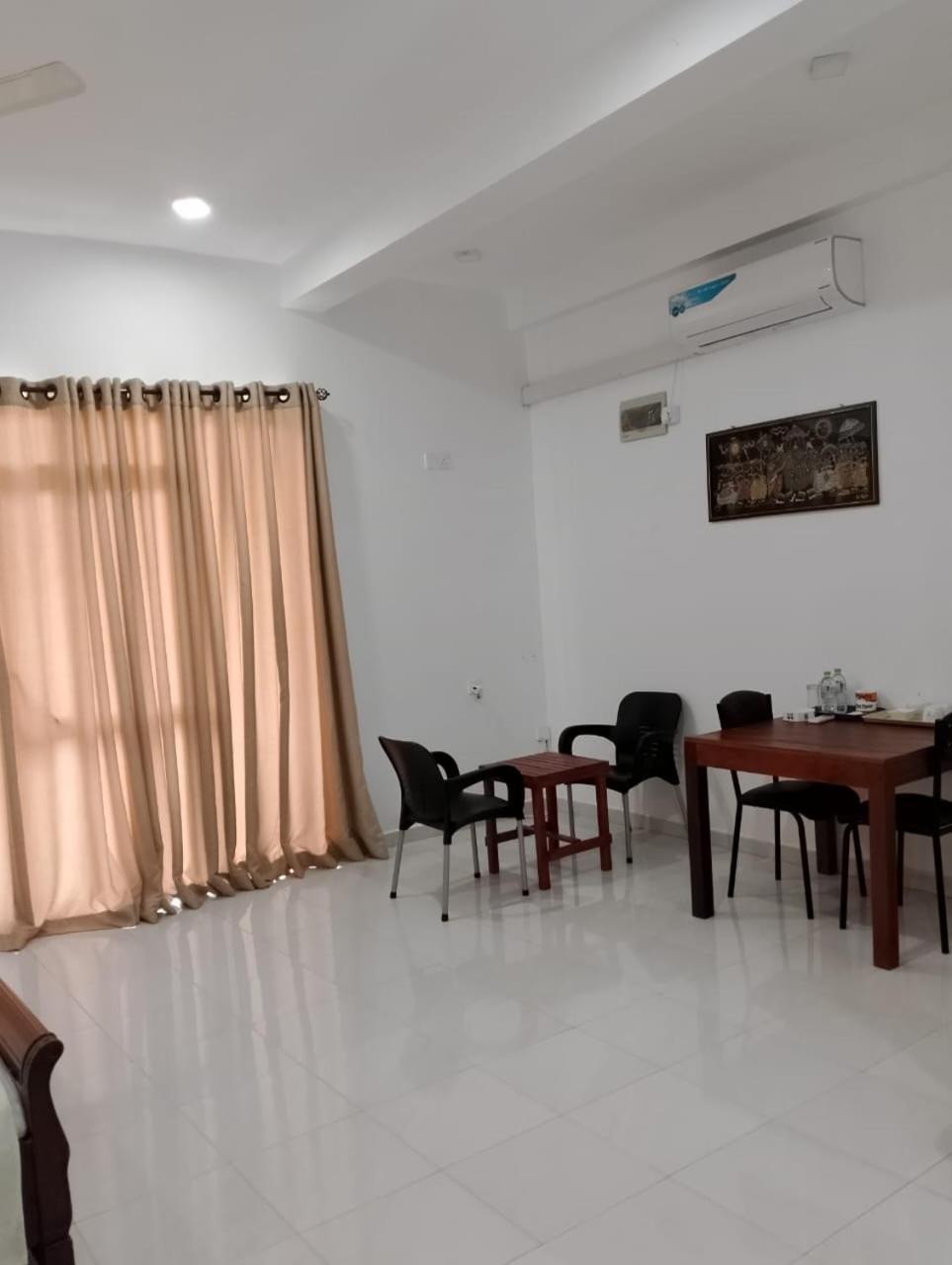 Pinnawala Elephant Front View Hotel Rambukkana Luaran gambar